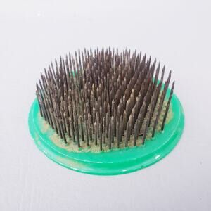 Vintage Golden Gate Plas-Stick No. 4 Plant Flower Frog Round Metal Spikes Green